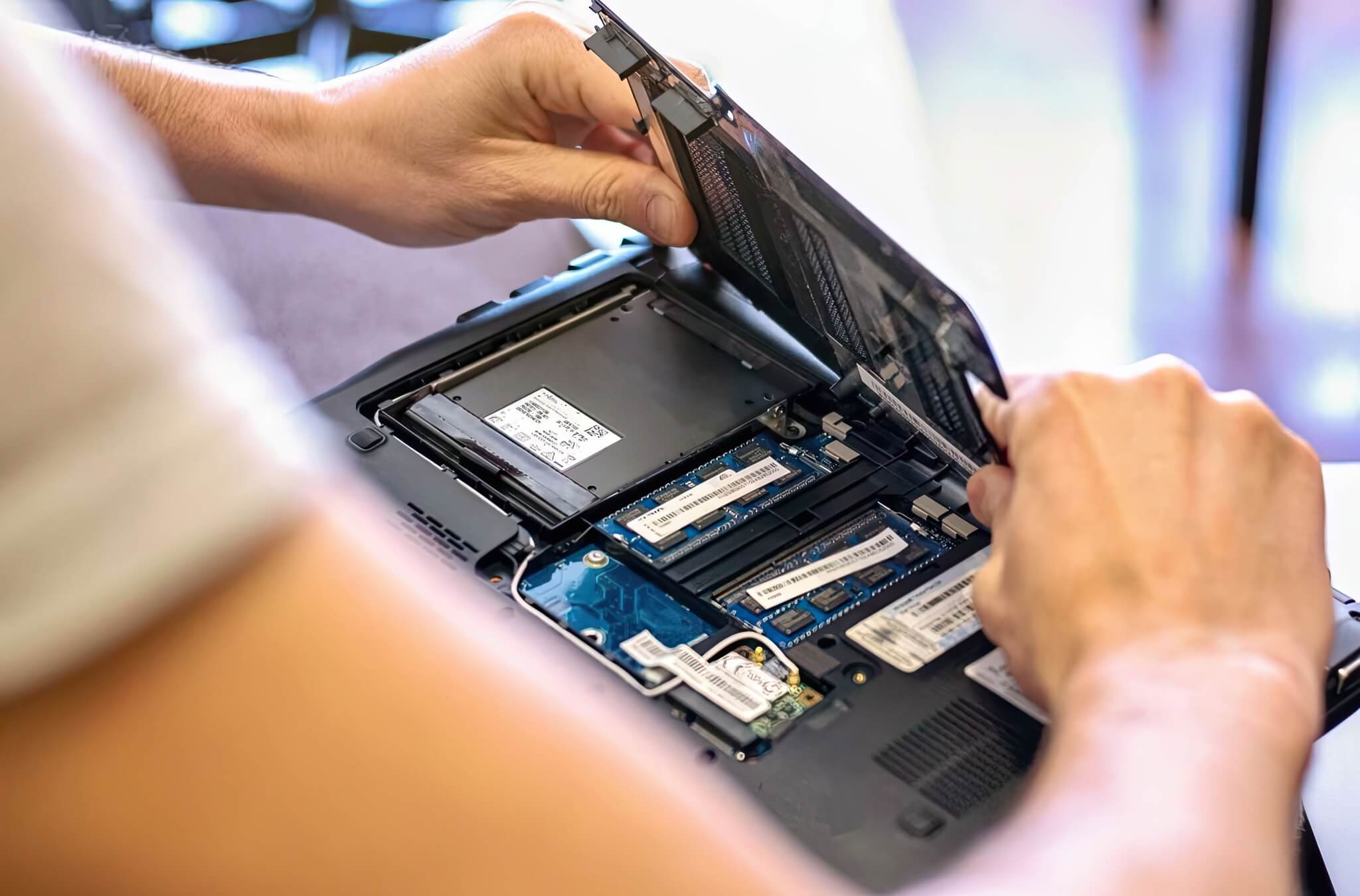 Smartphone và laptop sẽ bị cắt giảm RAM do thiếu hụt chip nhớ
