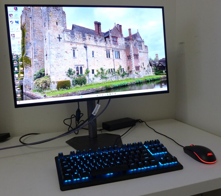 Gigabyte MO27Q28G OLED 280Hz với thiết kế màn hình gaming 27 inch