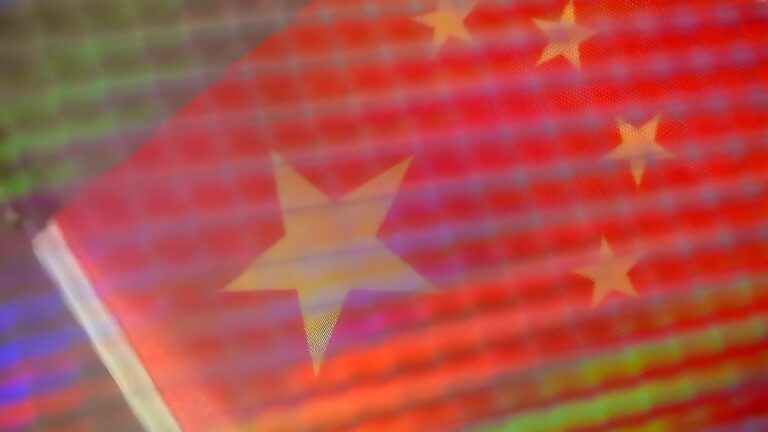 Trung Quốc nhập thiết bị làm chip Mỹ qua Singapore Malaysia