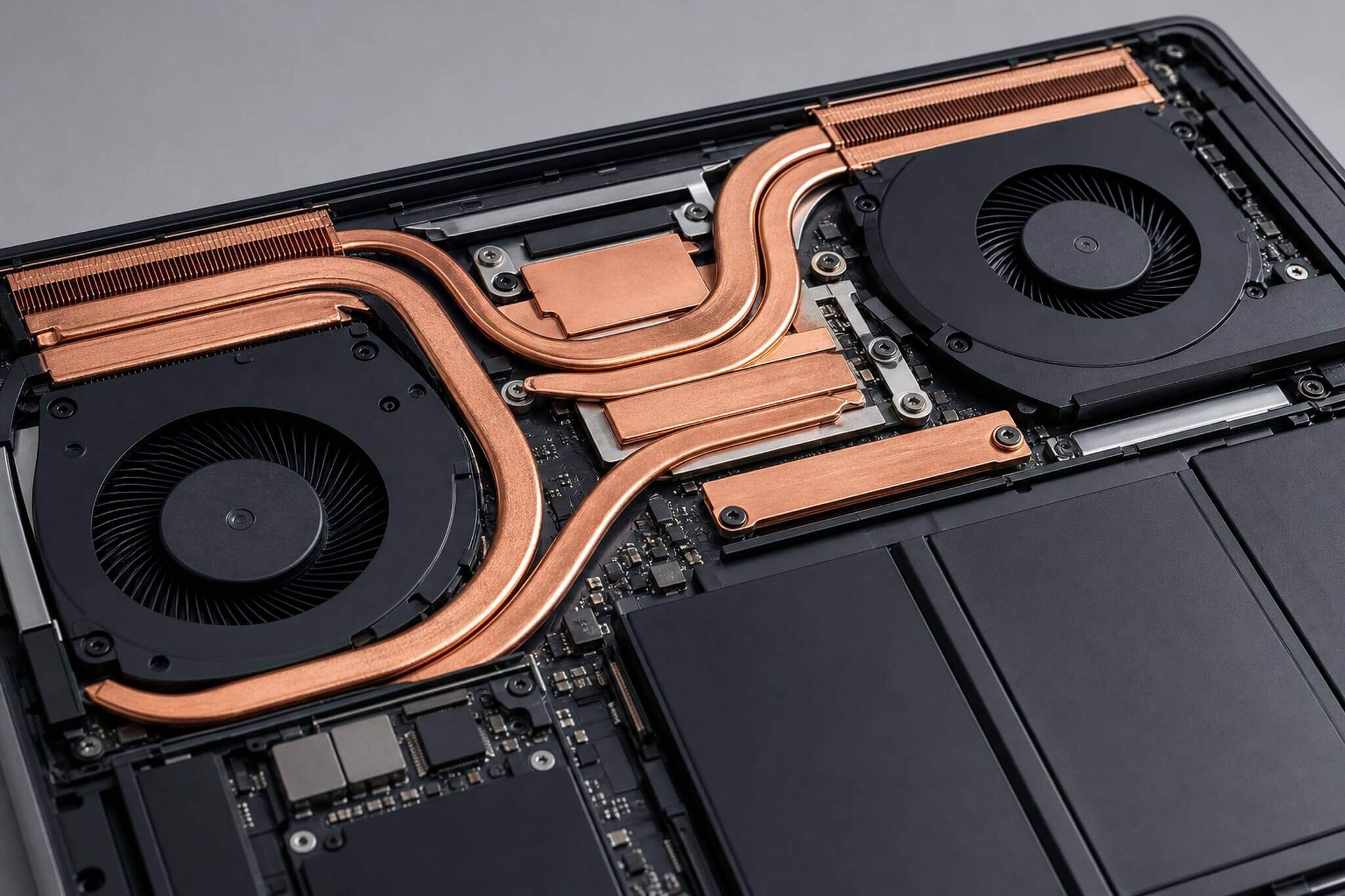 Heatpipe Laptop vs Vapor Chamber 2026: Chênh 7°C Cái Nào Đáng Tiền?