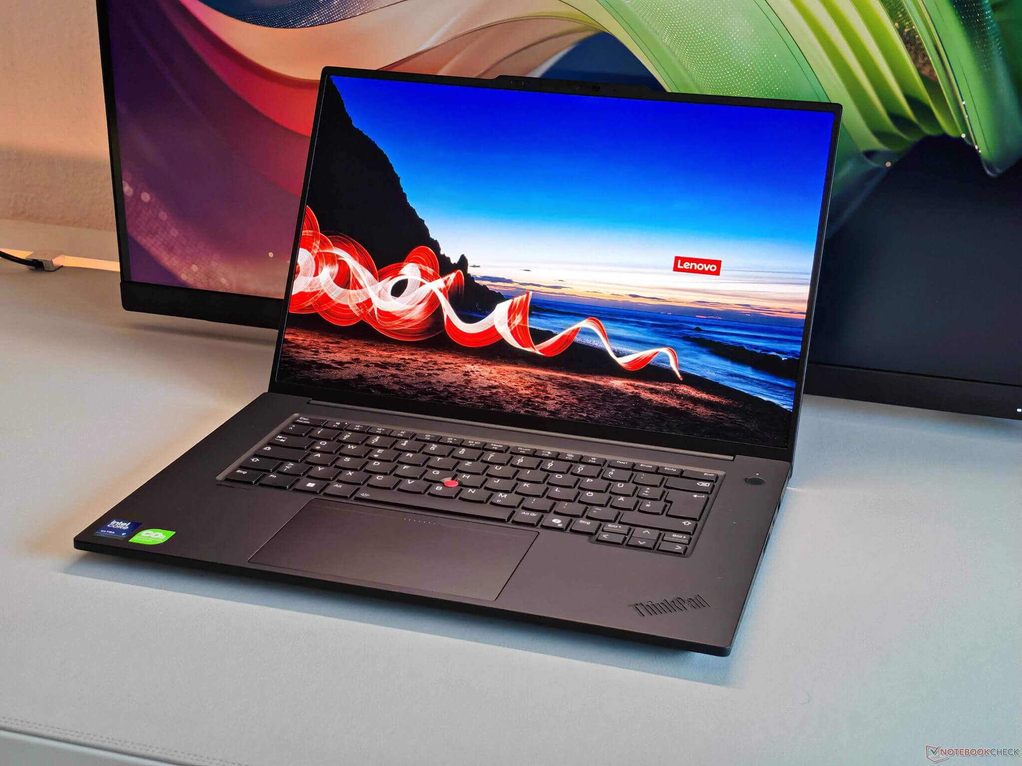 ThinkPad T1g Gen 8 - Sức mạnh từ Intel Core Ultra 9 và RTX 5070 giúp xử