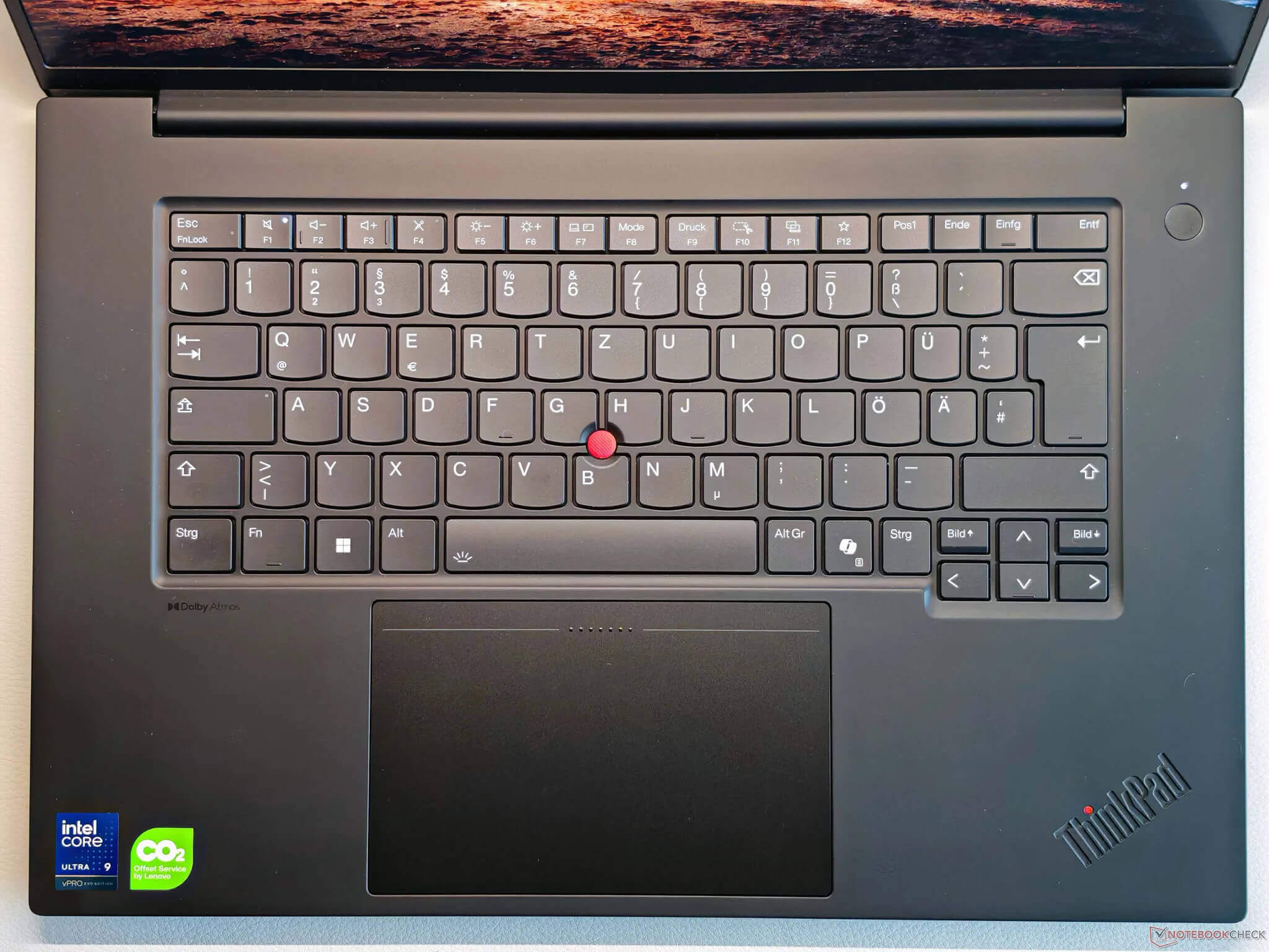 ThinkPad T1g Gen 8 - Bàn phím và Touchpad nhạy bén, mang lại cảm giác g