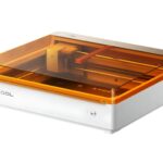 Máy khắc laser xTool M2 có khả năng in màu trên vật liệu